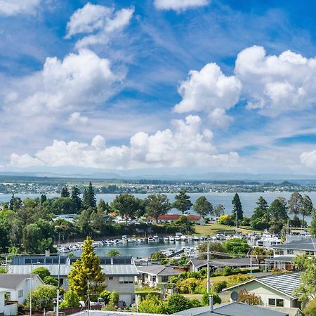 Ngaio Views - Lake Taupo Holiday Home Экстерьер фото