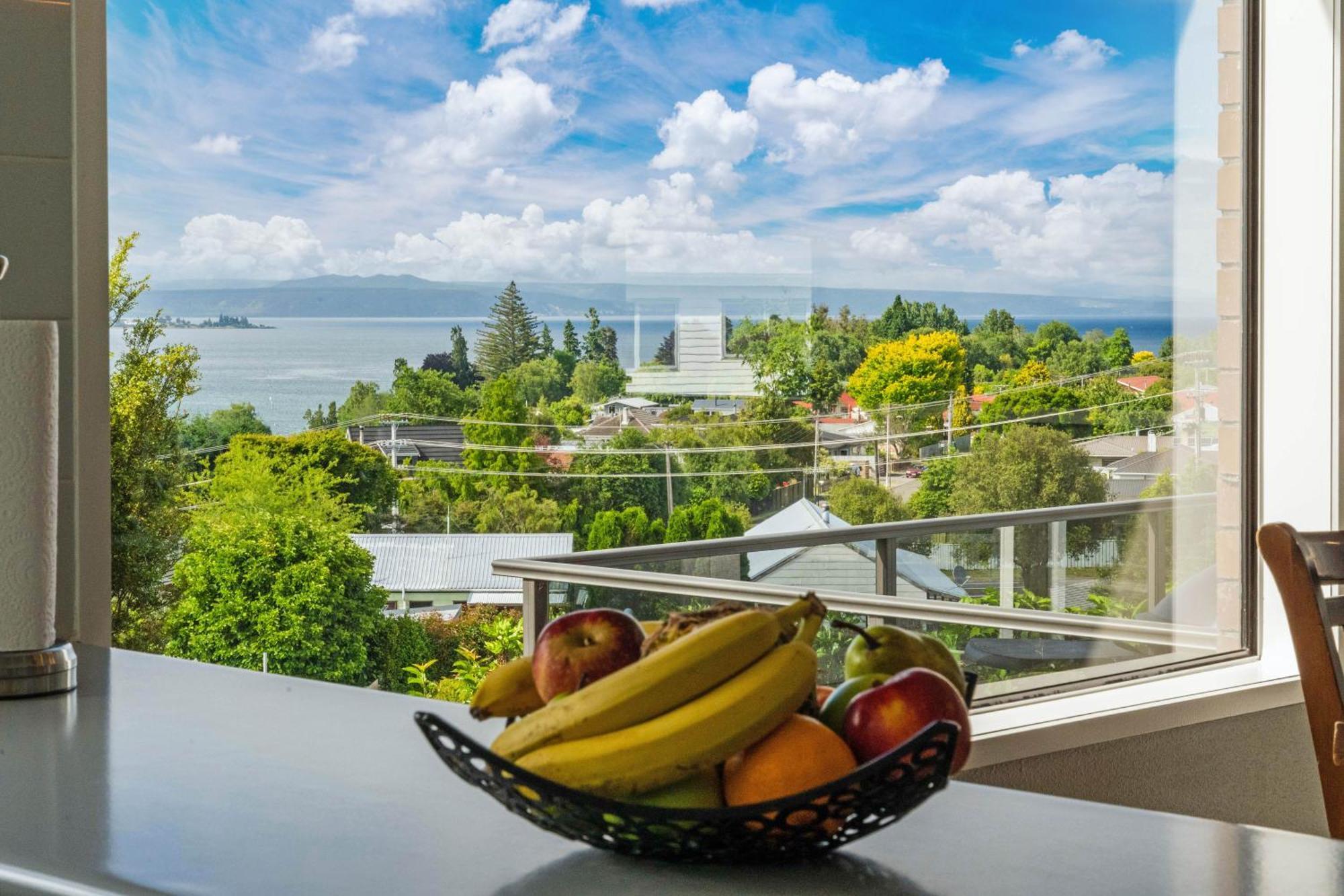 Ngaio Views - Lake Taupo Holiday Home Экстерьер фото