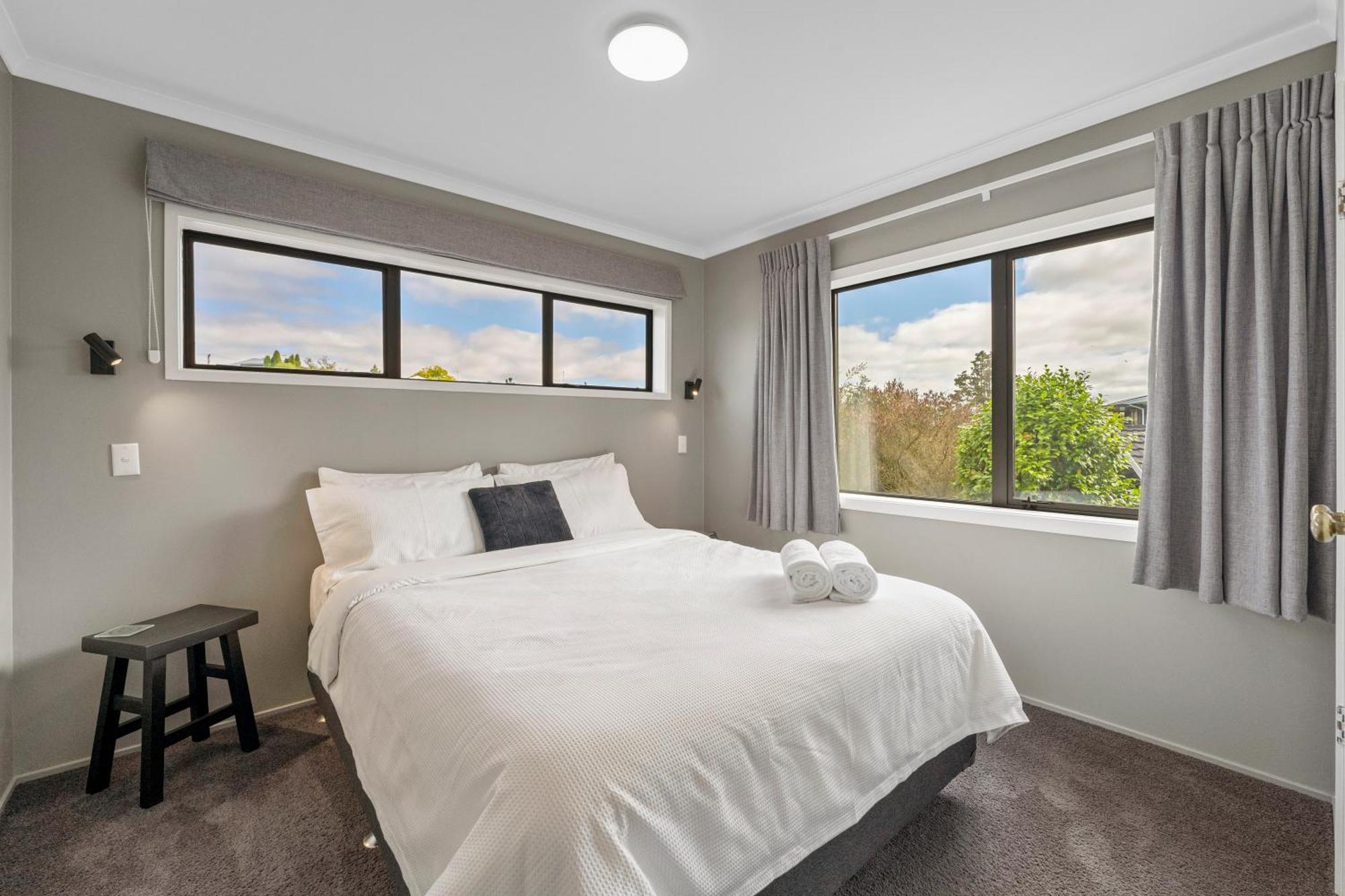 Ngaio Views - Lake Taupo Holiday Home Экстерьер фото